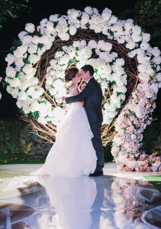 свадьба в белом цвете, белая цветочная свадебная арка, декор НАТАЛЬЯ БРОННИКОВА