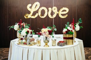 Изысканный свадебный стол