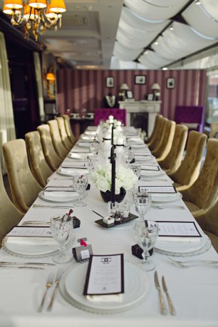 Стол для гостей