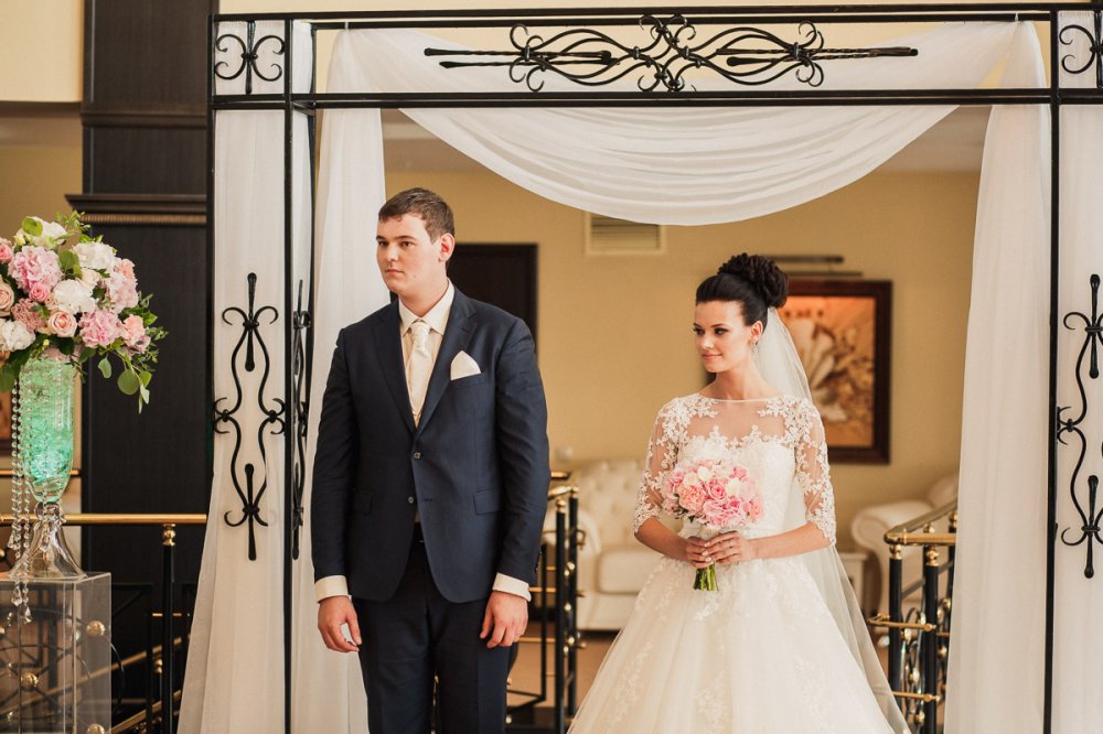 Свадьба очаровательной пары Валерия и Маргариты в Парк-отеле Империал Клаб Делюкс. Фотограф @a.kitov . Координация @nadejda_kitova . Флористика @magiasvetov073 . Аплайтинг @kirillgolovko . Декор @decor.vesna .