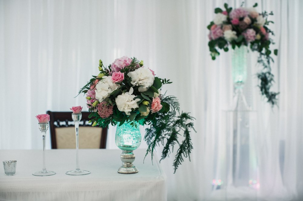 Свадьба очаровательной пары Валерия и Маргариты в Парк-отеле Империал Клаб Делюкс. Фотограф @a.kitov . Координация @nadejda_kitova . Флористика @magiasvetov073 . Аплайтинг @kirillgolovko . Декор @decor.vesna .