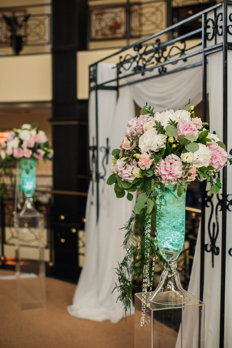 Свадьба очаровательной пары Валерия и Маргариты в Парк-отеле Империал Клаб Делюкс. Фотограф @a.kitov . Координация @nadejda_kitova . Флористика @magiasvetov073 . Аплайтинг @kirillgolovko . Декор @decor.vesna .