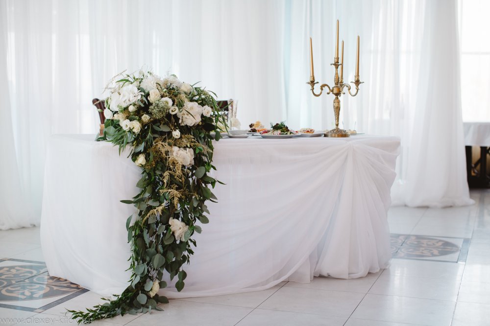 Фотограф @a.kitov. Флористика @magiasvetov073.  Аплайтинг RS LIGHT&SOUND @kirillgolovko . Декор @decor.vesna . 