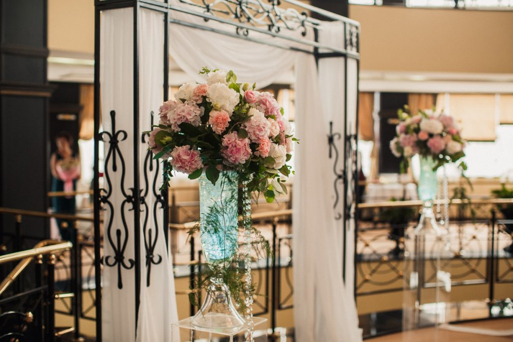 Свадьба очаровательной пары Валерия и Маргариты в Парк-отеле Империал Клаб Делюкс. Фотограф @a.kitov . Координация @nadejda_kitova . Флористика @magiasvetov073 . Аплайтинг @kirillgolovko . Декор @decor.vesna .