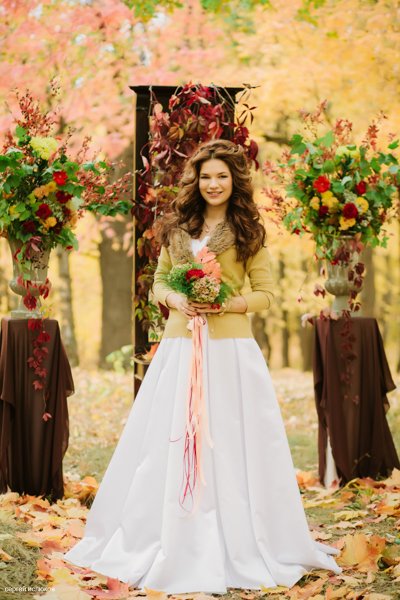 Организация Организация свадьбы в Ульяновске "ЧЕгевара". Фотограф Сергей Ислюков. Образ жениха и невесты Наташа Королева. Прическа Юлия Салифанова. Макияж Катя Шишкова. Платье невесты Долина Роз.Бабочка жениха Магазин дизайнерских бабочек "IS-Jam Bow-tie".  Декор и флористика Студия декора Весна и Татьяна Ефремова