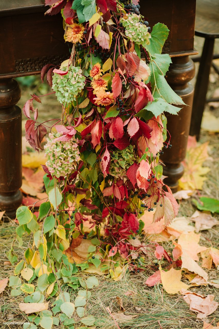 Организация Организация свадьбы в Ульяновске "ЧЕгевара". Фотограф Сергей Ислюков. Образ жениха и невесты Наташа Королева. Прическа Юлия Салифанова. Макияж Катя Шишкова. Платье невесты Долина Роз.Бабочка жениха Магазин дизайнерских бабочек "IS-Jam Bow-tie".  Декор и флористика Студия декора Весна и Татьяна Ефремова