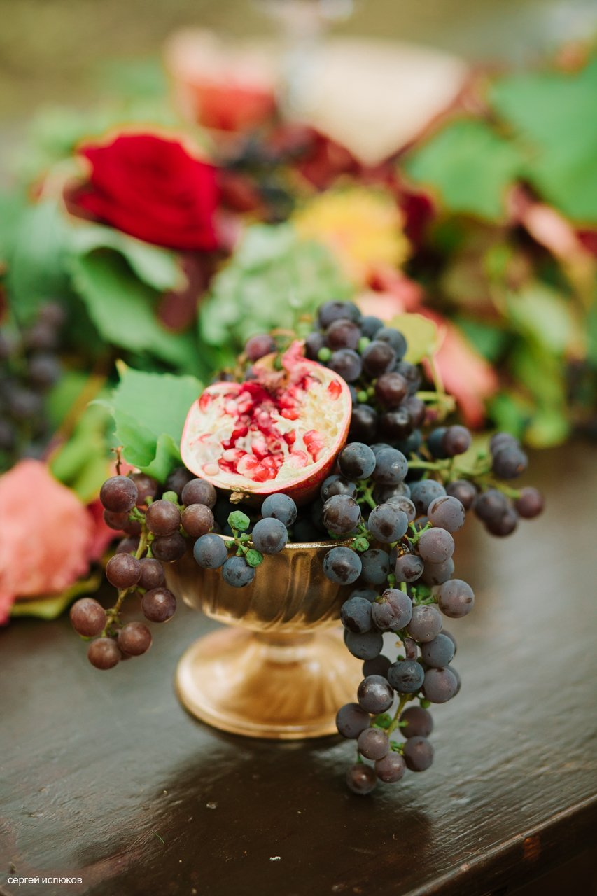 Организация Организация свадьбы в Ульяновске "ЧЕгевара". Фотограф Сергей Ислюков. Образ жениха и невесты Наташа Королева. Прическа Юлия Салифанова. Макияж Катя Шишкова. Платье невесты Долина Роз.Бабочка жениха Магазин дизайнерских бабочек "IS-Jam Bow-tie".  Декор и флористика Студия декора Весна и Татьяна Ефремова