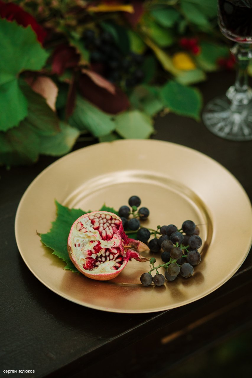 Организация Организация свадьбы в Ульяновске "ЧЕгевара". Фотограф Сергей Ислюков. Образ жениха и невесты Наташа Королева. Прическа Юлия Салифанова. Макияж Катя Шишкова. Платье невесты Долина Роз.Бабочка жениха Магазин дизайнерских бабочек "IS-Jam Bow-tie".  Декор и флористика Студия декора Весна и Татьяна Ефремова