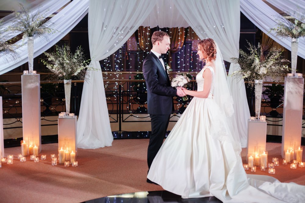 14.12.2014. День свадьбы красивой пары Данилы и Дарьи. Фотограф Юрий Ищук. Распорядители Лилия Валяйкина и Ольга Логинова. Cвет и звук регистрации RS LIGHT&SOUND. Флористика от цветочного салона Магия Цветов. Оформление Студия декора Весна.