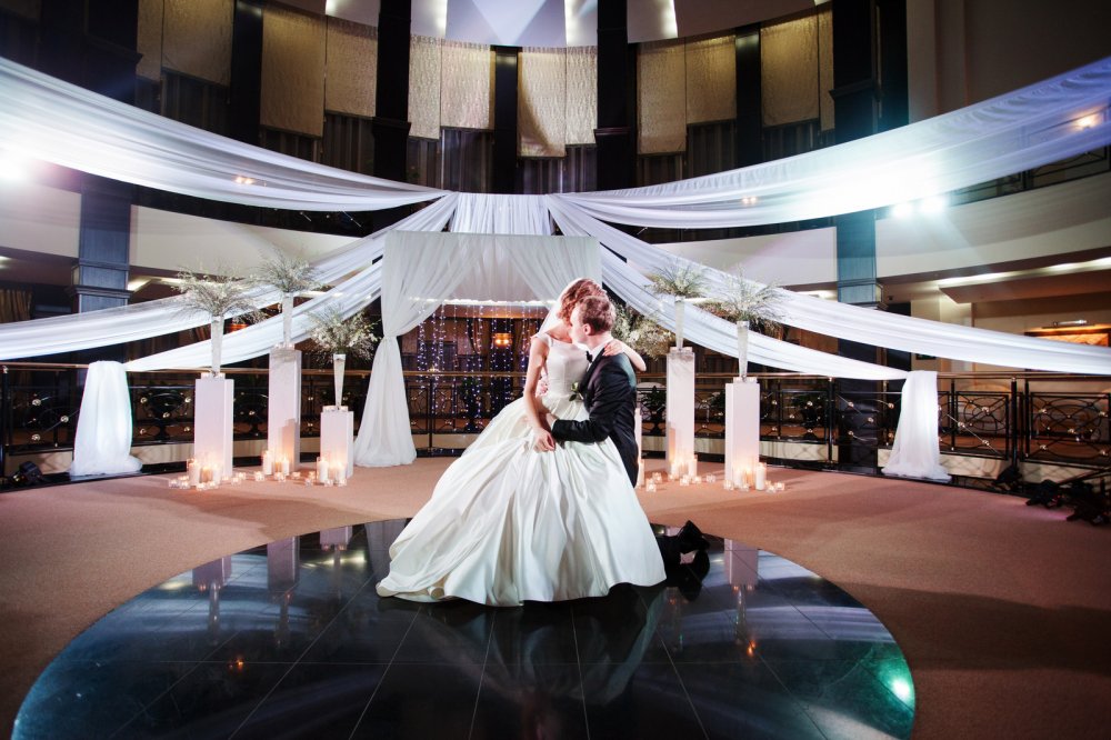 14.12.2014. День свадьбы красивой пары Данилы и Дарьи. Фотограф Юрий Ищук. Распорядители Лилия Валяйкина и Ольга Логинова. Cвет и звук регистрации RS LIGHT&SOUND. Флористика от цветочного салона Магия Цветов. Оформление Студия декора Весна.