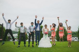 Друзья и подружки молодоженов