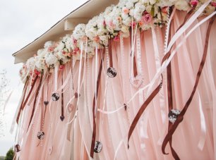 Ленты в декоре свадебного торжества