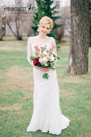 Невеста с растрепанным букетом