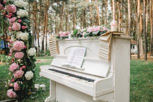 Фортепьяно в декоре свадьбы