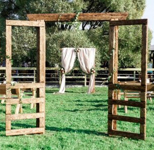 Арка из дверей