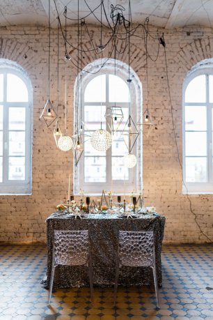 оформление фотозоны геометрическими деталями