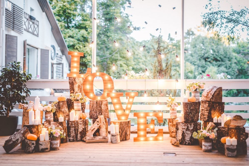 Деревянные LOVE с лампочками