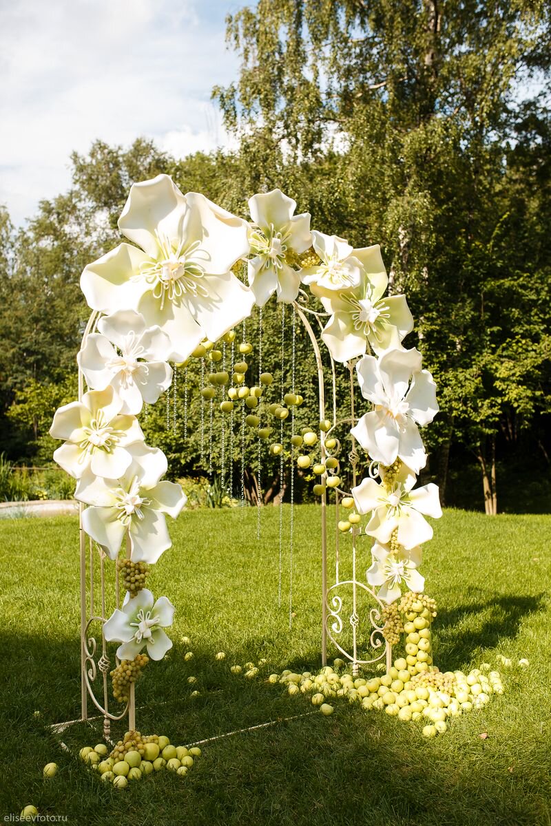Виноградная свадьба в волшебном саду