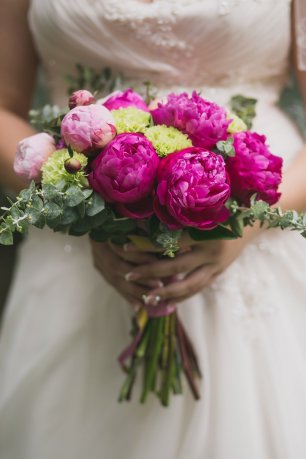 Букет невесты с пионами