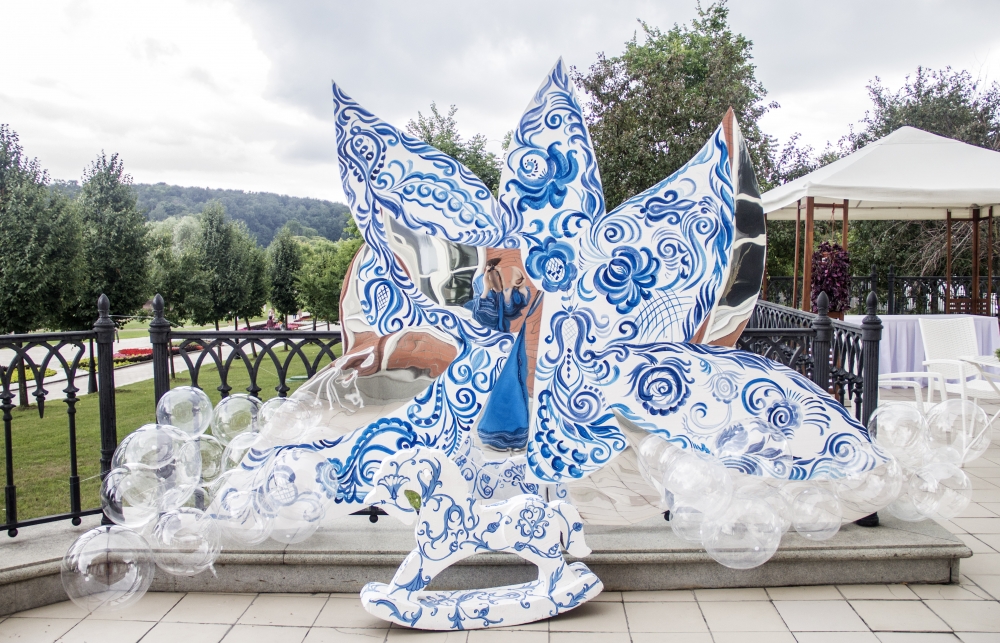 Фотозона на русско-французской свадьбе