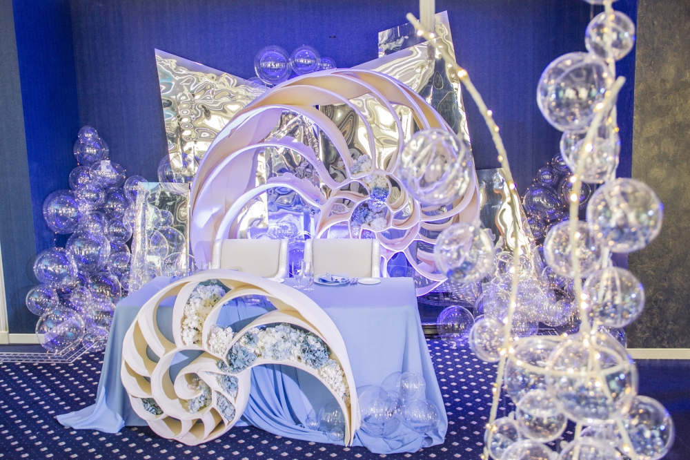 Стол молодоженов на морской свадьбе