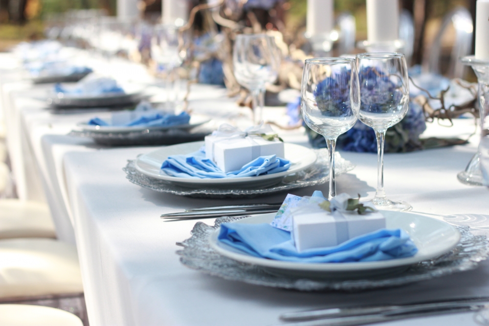 Свадьба на острове. Столы гостей 