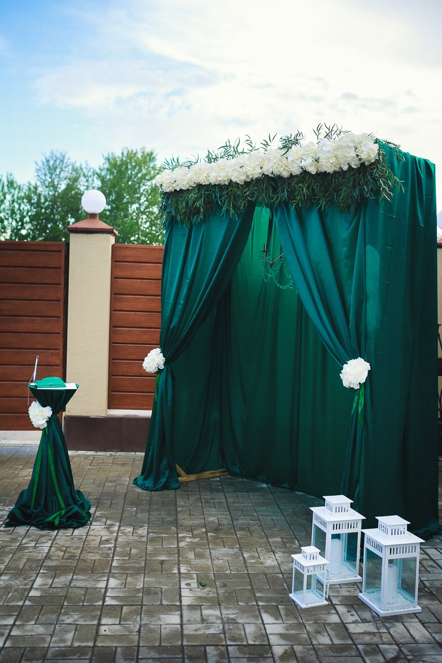 Оформление зала на свадьбу изумрудный цвет