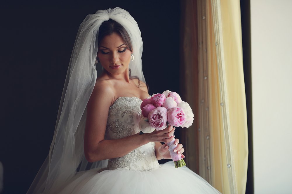 Свадебный букет из нежно розовых пионов