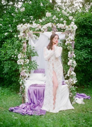 Утро невесты в лесу