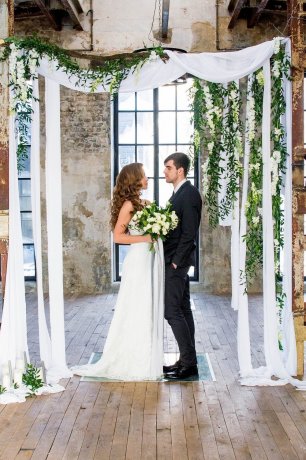 Элегантная свадебная арка