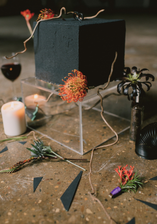 черный свадебный торт, декор УКРАШАЕМ. ART & FLOWERS