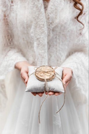 Подушечка с обручальными кольцами