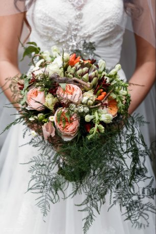 Яркий букет невесты
