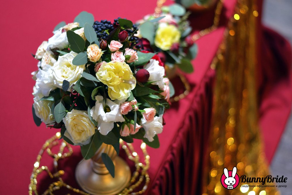 Оформление стола молодоженов