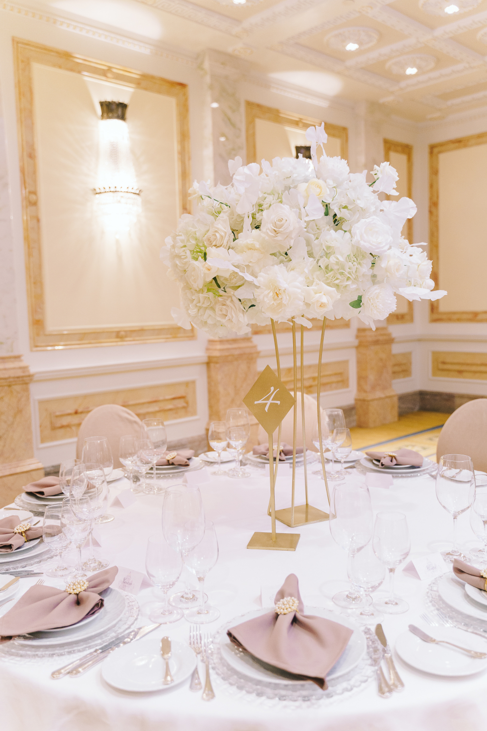 Оформление свадьбы в отеле "Four Seasons Lion Palace 5*"