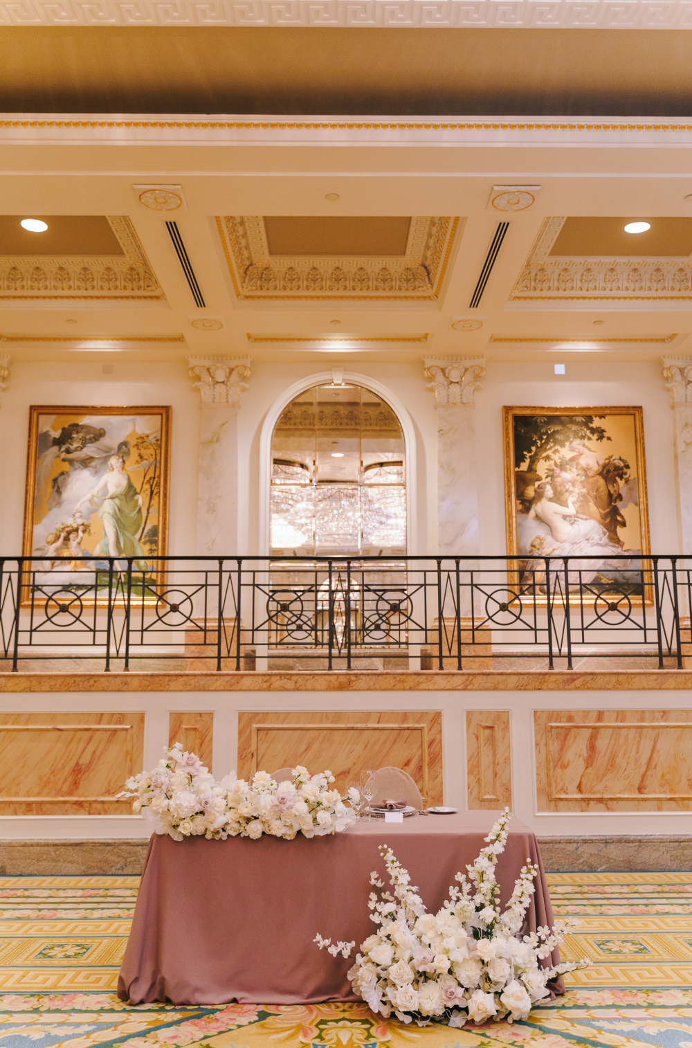Оформление свадьбы в отеле "Four Seasons Lion Palace 5*"