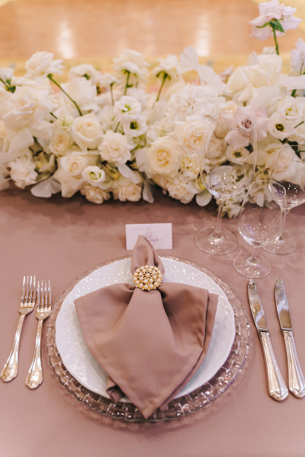 Оформление свадьбы в отеле "Four Seasons Lion Palace 5*"