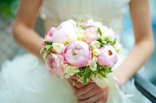 Букет невесты с пионами