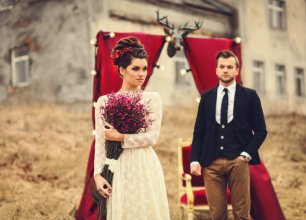 Место свадебной церемонии в цвете Марсала