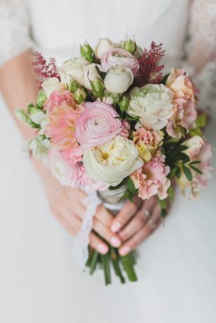 Букет невесты из пионовидных роз