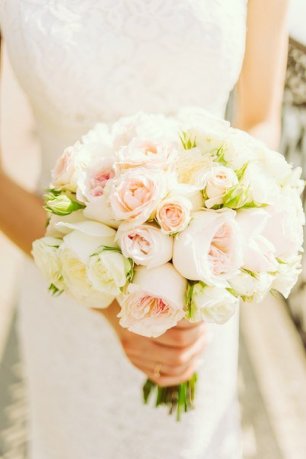 Нежнейший букет с белыми розами