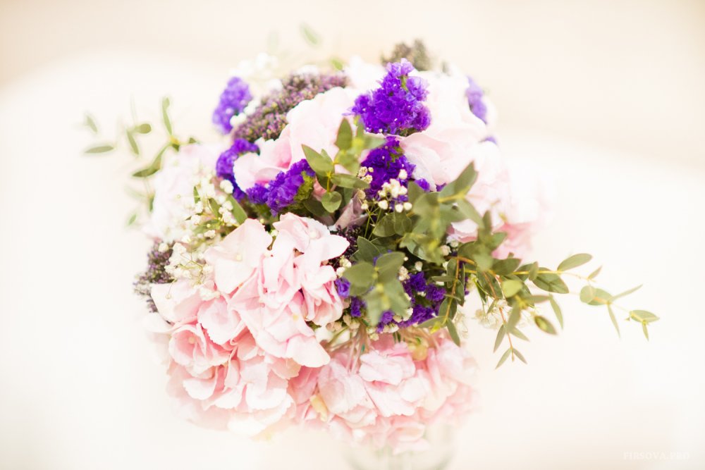 Букет невесты с гортензией
Фотограф Катя Фирсова
Букет Юлия Перовская