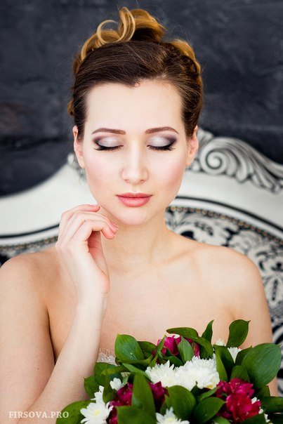 Фотограф Катя Фирсова
Прическа и макияж Ольга Белоусова
Букет Юлия Перовская