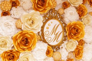 Фотозона из бумажных цветов