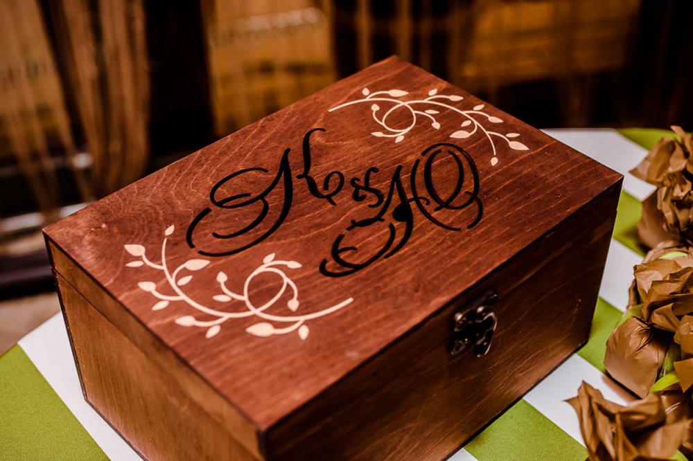 Ящик для подарков))))с именным логотипом