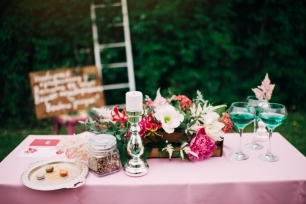 Утро невесты в саду