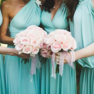 Букеты подружек невесты с розами