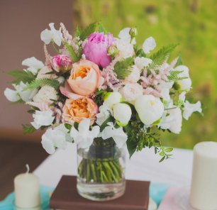 Пышный букет с лентами