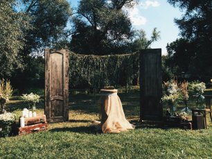 Место свадебной церемонии в стиле рустик