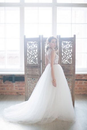 Платье невесты с воздушной юбкой